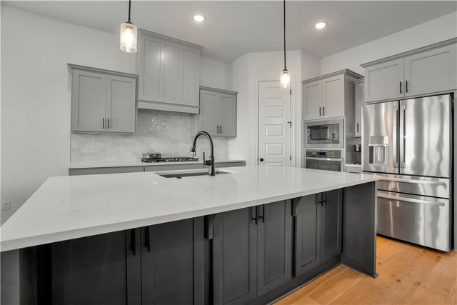 8801 Starry Night Drive, Bentonville, AR 72713