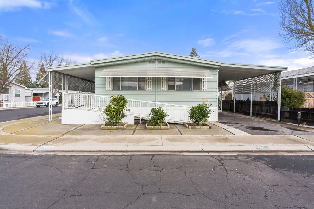 2129 Viking Ln, Modesto, CA 95350