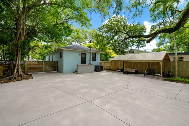 930 NE 132nd St, North Miami, FL 33161