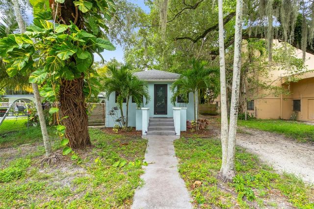 930 NE 132nd St, North Miami, FL 33161