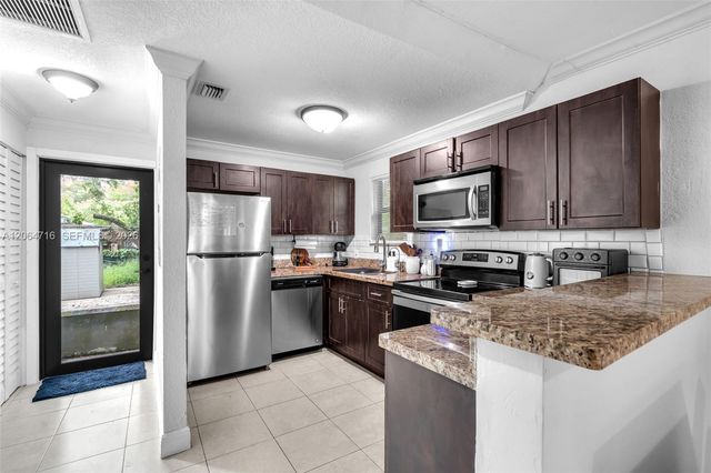 930 NE 132nd St, North Miami, FL 33161
