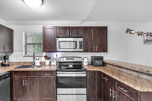 930 NE 132nd St, North Miami, FL 33161