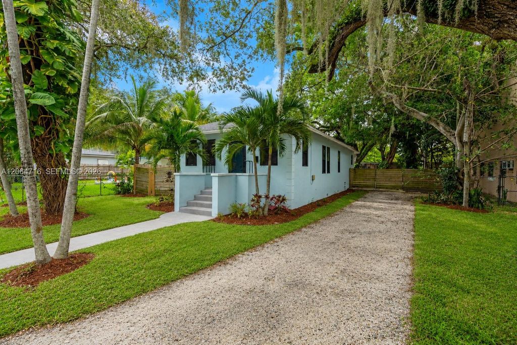 930 NE 132nd St, North Miami, FL 33161