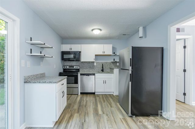 300 E Charlotte Avenue 16, Mount Holly, NC 28120