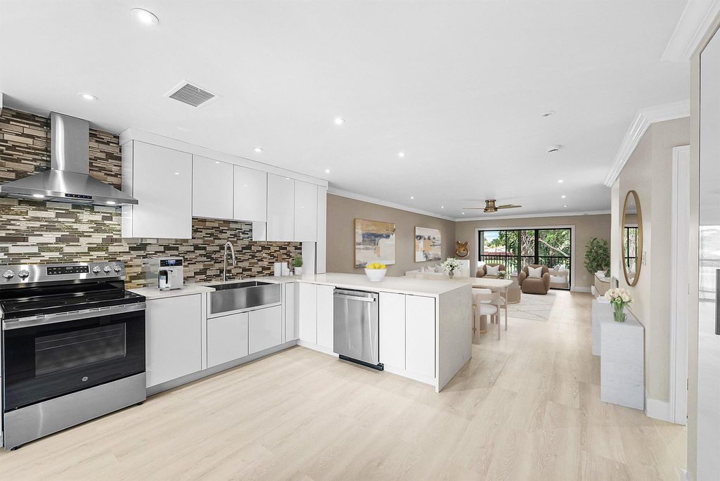 18 Stratford Drive E F, Boynton Beach, FL 33436