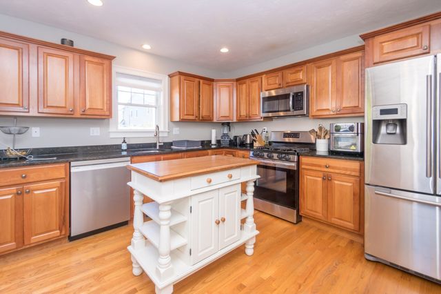 32 Cutter St 1, Waltham, MA 02453
