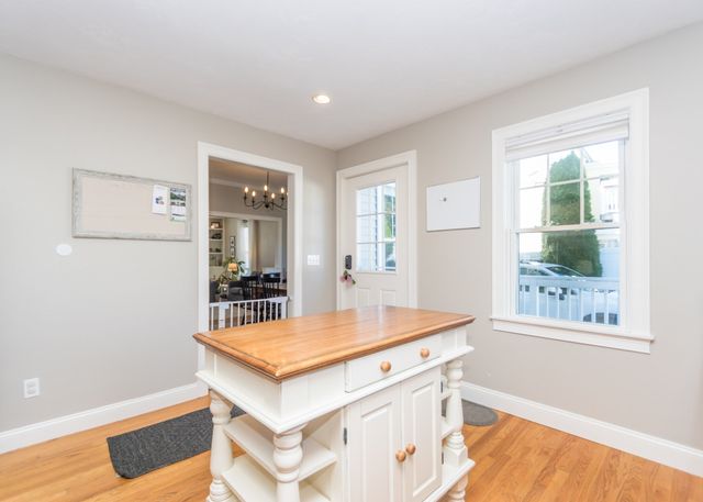 32 Cutter St 1, Waltham, MA 02453