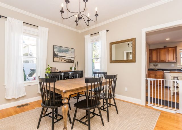 32 Cutter St 1, Waltham, MA 02453