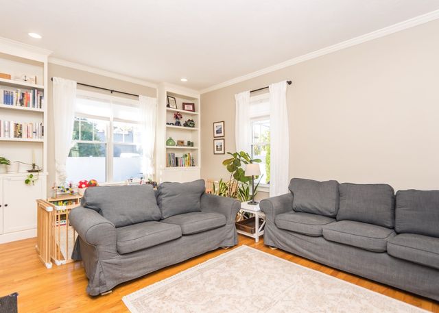 32 Cutter St 1, Waltham, MA 02453