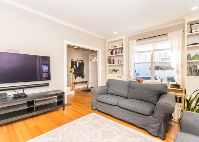 32 Cutter St 1, Waltham, MA 02453