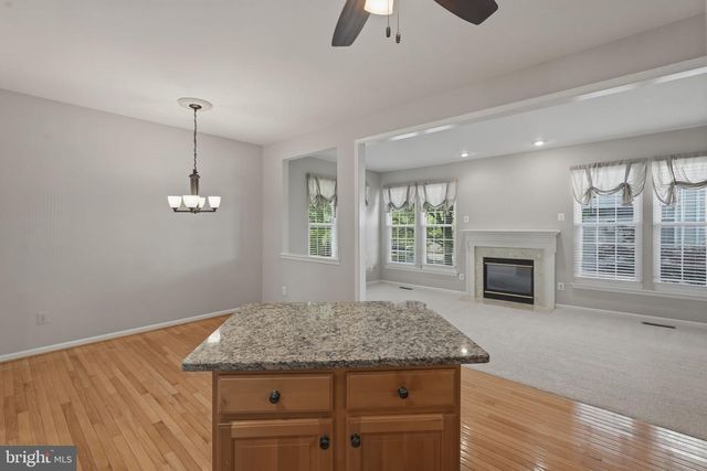 5013 WAPLE LN, Alexandria, VA 22304