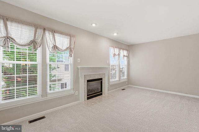 5013 WAPLE LN, Alexandria, VA 22304