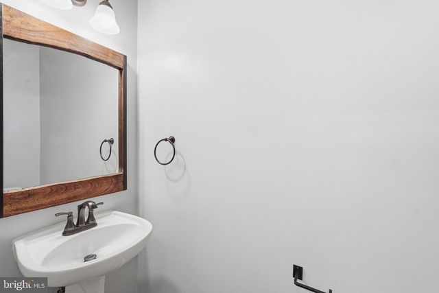 5013 WAPLE LN, Alexandria, VA 22304