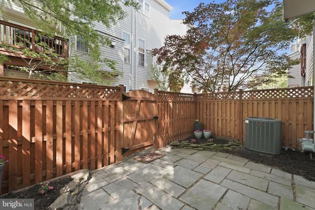 5013 WAPLE LN, Alexandria, VA 22304