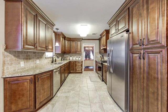 103 Raywood Dr, Houma, LA 70360