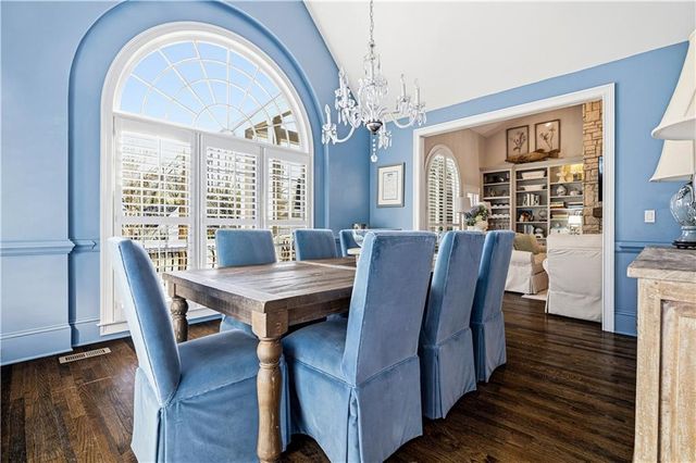 215 Woodchase Close NE, Atlanta, GA 30319