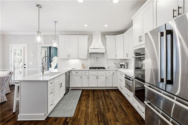 215 Woodchase Close NE, Atlanta, GA 30319