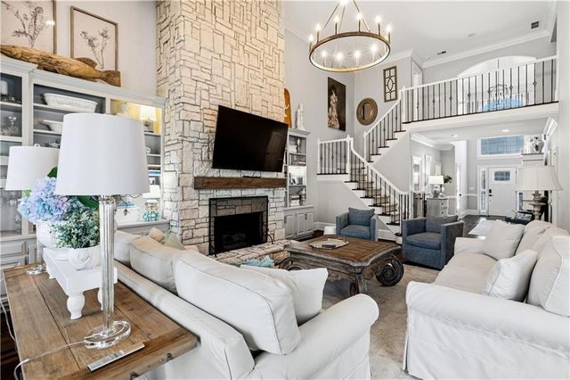 215 Woodchase Close NE, Atlanta, GA 30319