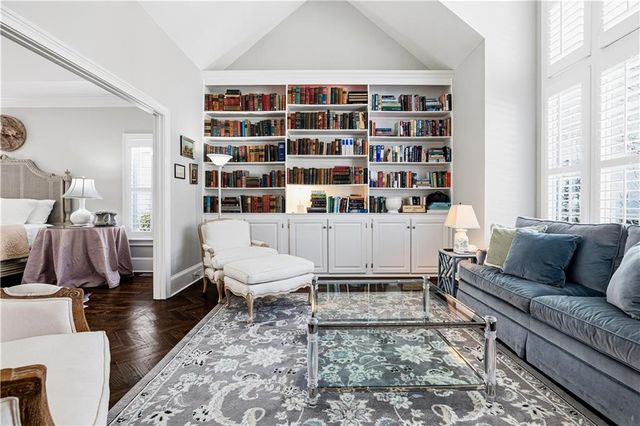 215 Woodchase Close NE, Atlanta, GA 30319