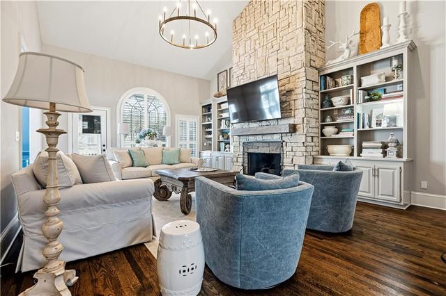 215 Woodchase Close NE, Atlanta, GA 30319