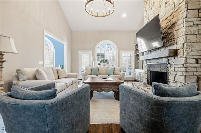 215 Woodchase Close NE, Atlanta, GA 30319