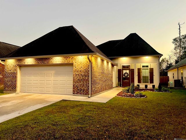 10396 Grand Plaza Dr, Denham Springs, LA 70726