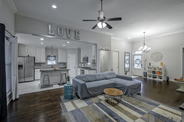 10396 Grand Plaza Dr, Denham Springs, LA 70726