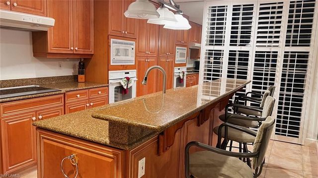 391 4th ST S 401, Naples, FL 34102