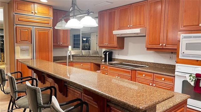 391 4th ST S 401, Naples, FL 34102