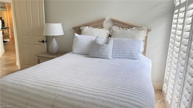 391 4th ST S 401, Naples, FL 34102