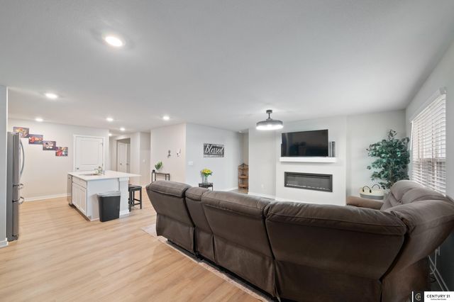 12650 S 205th Street, Gretna, NE 68028