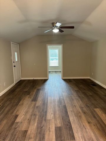 1201 N Rusk Street, Weatherford, TX 76086