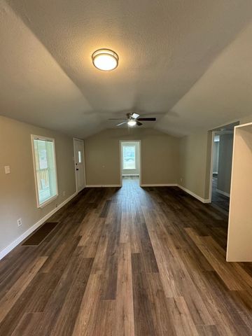 1201 N Rusk Street, Weatherford, TX 76086