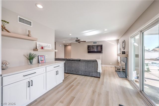 6931 Wedgewood Way, Las Vegas, NV 89147