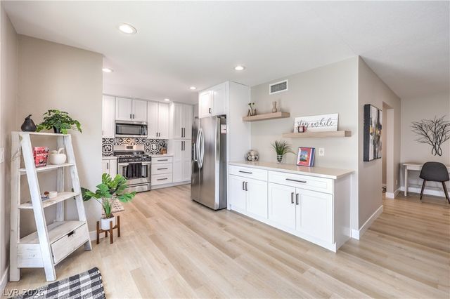 6931 Wedgewood Way, Las Vegas, NV 89147