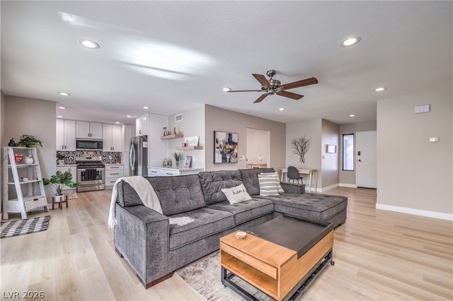 6931 Wedgewood Way, Las Vegas, NV 89147
