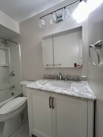 1711 Windsor 1711, Framingham, MA 01701
