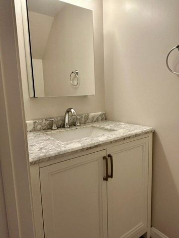 1711 Windsor 1711, Framingham, MA 01701