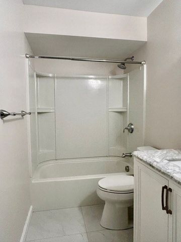 1711 Windsor 1711, Framingham, MA 01701