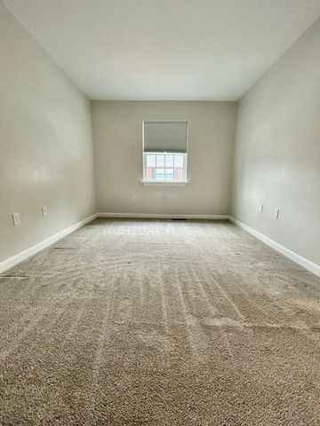 1711 Windsor 1711, Framingham, MA 01701
