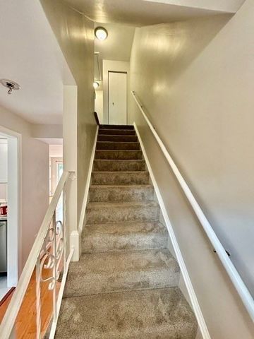 1711 Windsor 1711, Framingham, MA 01701