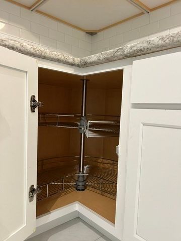 1711 Windsor 1711, Framingham, MA 01701