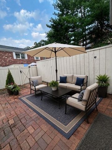 1711 Windsor 1711, Framingham, MA 01701