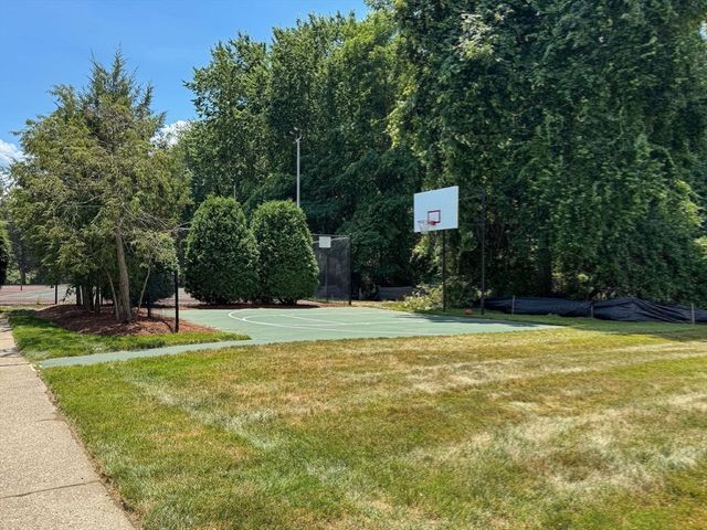1711 Windsor 1711, Framingham, MA 01701