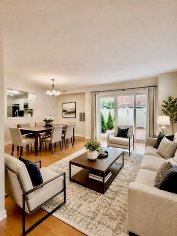 1711 Windsor 1711, Framingham, MA 01701