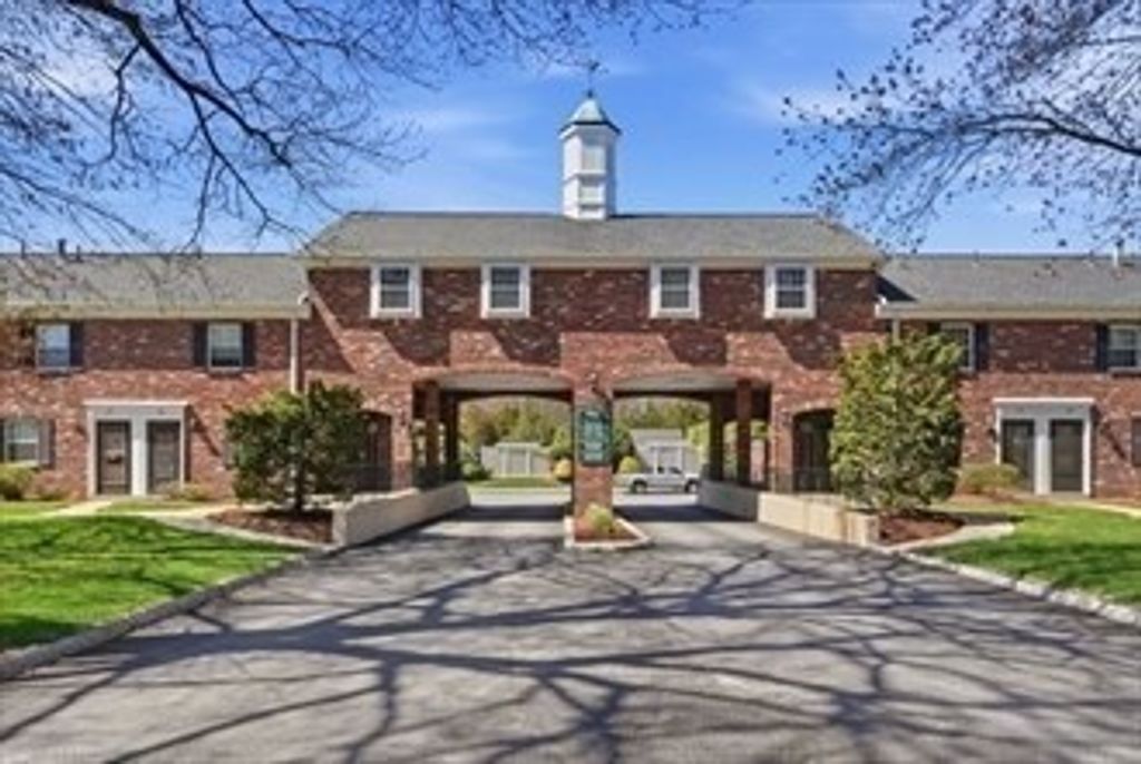 1711 Windsor 1711, Framingham, MA 01701