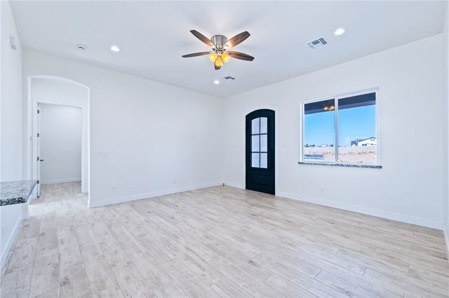 1898 E Via San Marino, Fort Mohave, AZ 86426