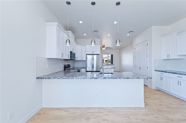 1898 E Via San Marino, Fort Mohave, AZ 86426