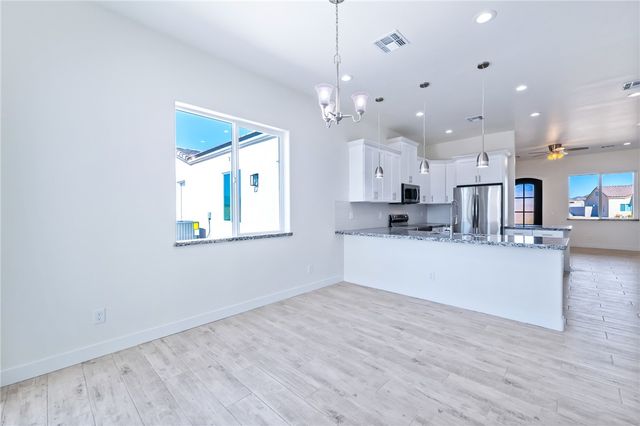 1898 E Via San Marino, Fort Mohave, AZ 86426