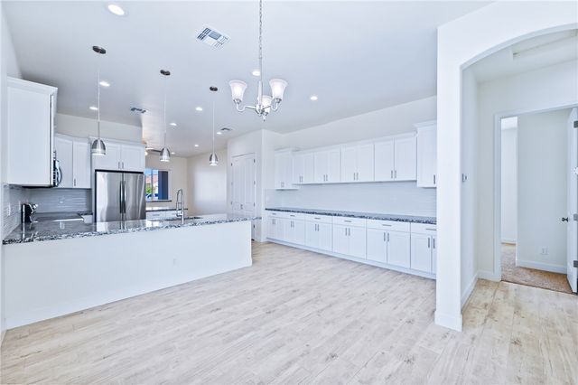 1898 E Via San Marino, Fort Mohave, AZ 86426